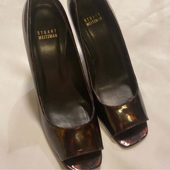Stuart Weitzman, ‘Linda’ peep toe pumps. Size 8. - Picture 4 of 7